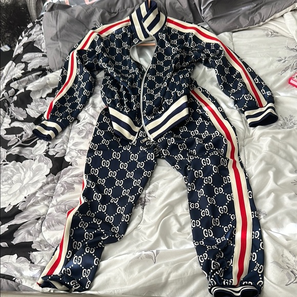 Luxury style medium used , zipper broken - Picture 1 of 5